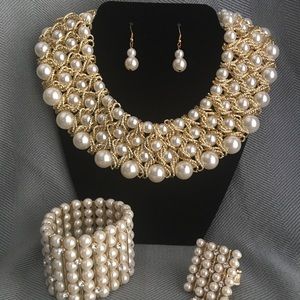 Golden pearl set